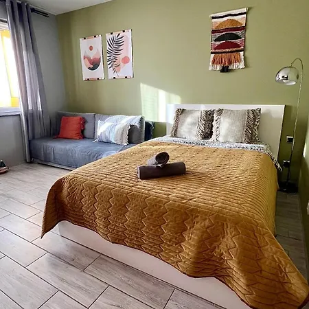 Roztocka Studio, Free Parking, Ac, 1 Tram To The & Pge National Stadion By Cosmo Spirit *