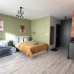 Roztocka Studio, Free Parking, 1 Tram To The & Pge National Stadion, By Cosmo Spirit *